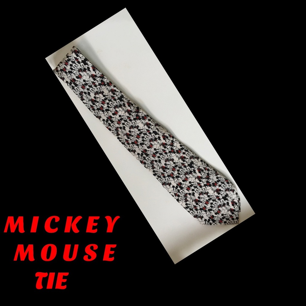 VINTAGE 100 % SILK MICKEY MOUSE TIE